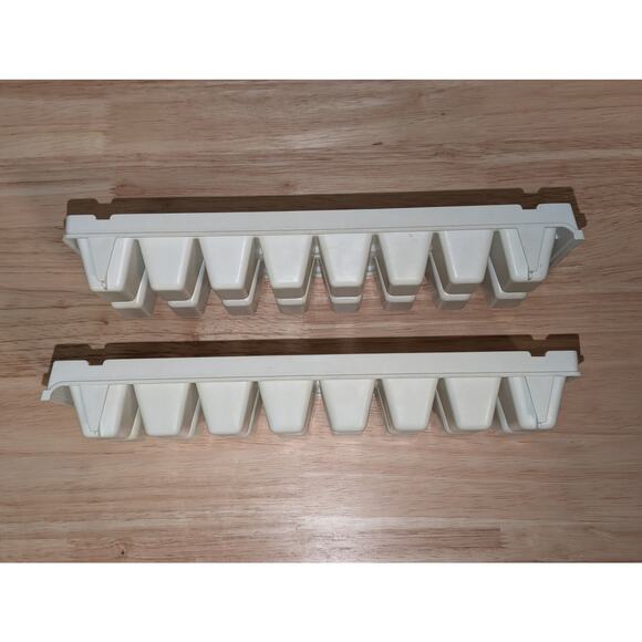 Set of 2 White Plastic Twist Release Ice Cube Trays 16 Cubes Per Tray--EUC! - Picture 3 of 5